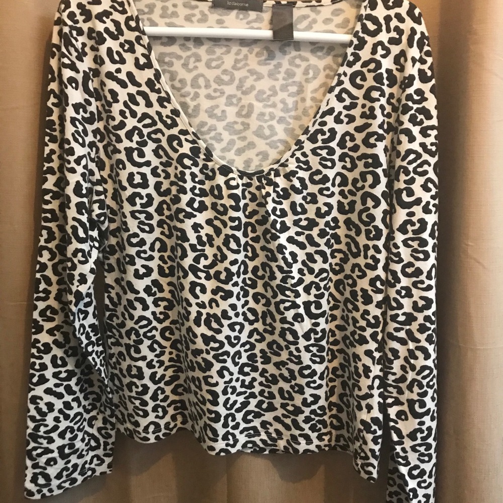 Liz Clayburn XL cheetah print V-neck top